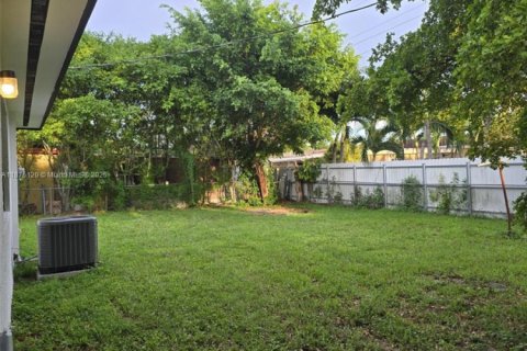 Casa en venta en Hialeah, Florida, 3 dormitorios, 106.84 m2 № 1921757 - foto 25