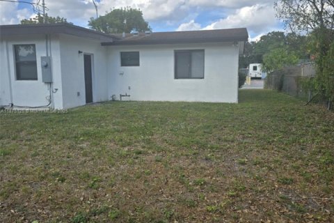 Casa en venta en Hialeah, Florida, 3 dormitorios, 106.84 m2 № 1921757 - foto 27