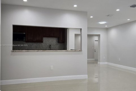 Купить виллу или дом в Хайалиа, Флорида 3 спальни, 106.84м2, № 1921757 - фото 5