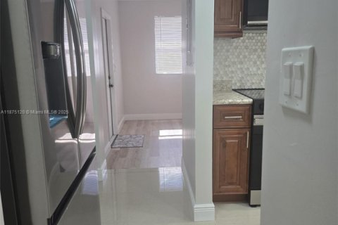 Casa en venta en Hialeah, Florida, 3 dormitorios, 106.84 m2 № 1921757 - foto 28