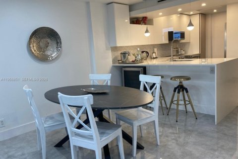 Купить кондоминиум в Норт-Майами-Бич, Флорида 1 спальня, 73.58м2, № 2010718 - фото 2