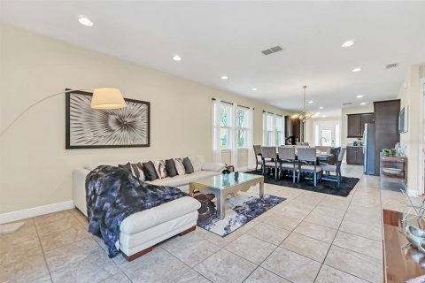 Casa en venta en Kissimmee, Florida, 8 dormitorios, 315.96 m2 № 1906745 - foto 23