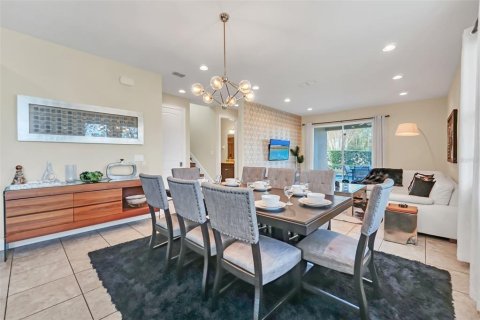Casa en venta en Kissimmee, Florida, 8 dormitorios, 315.96 m2 № 1906745 - foto 18