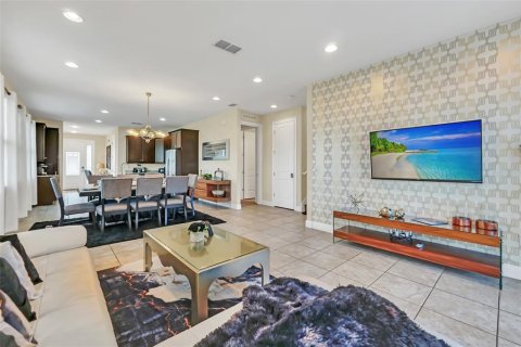 Casa en venta en Kissimmee, Florida, 8 dormitorios, 315.96 m2 № 1906745 - foto 25