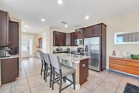 Casa en venta en Kissimmee, Florida, 8 dormitorios, 315.96 m2 № 1906745 - foto 10