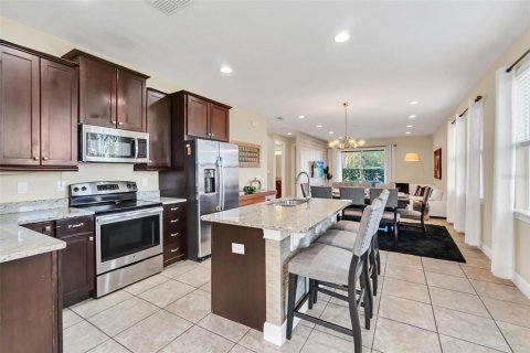 Casa en venta en Kissimmee, Florida, 8 dormitorios, 315.96 m2 № 1906745 - foto 9