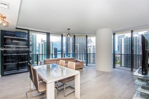 Condo in Miami, Florida, 2 bedrooms  № 2029869 - photo 2