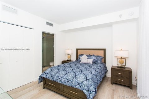 Condo in Miami, Florida, 2 bedrooms  № 2029869 - photo 6