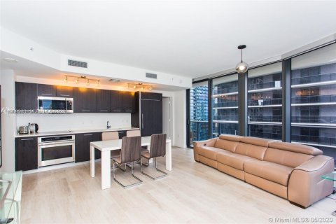 Condo in Miami, Florida, 2 bedrooms  № 2029869 - photo 3