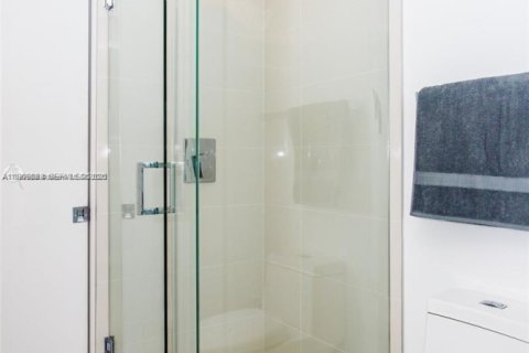 Condo in Miami, Florida, 2 bedrooms  № 2029869 - photo 14