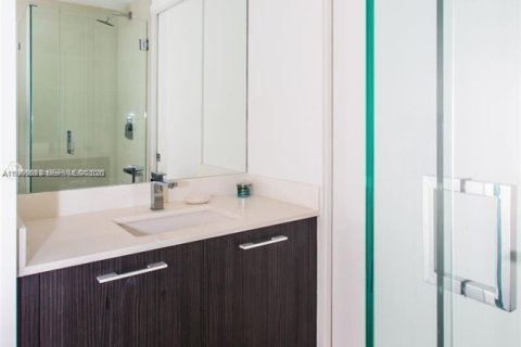 Condo in Miami, Florida, 2 bedrooms  № 2029869 - photo 13