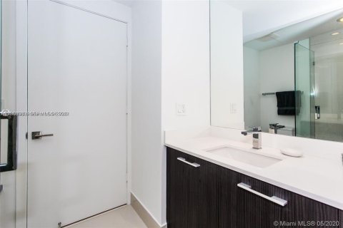 Condo in Miami, Florida, 2 bedrooms  № 2029869 - photo 9