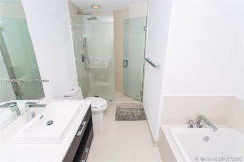 Condo in Miami, Florida, 2 bedrooms  № 2029869 - photo 8