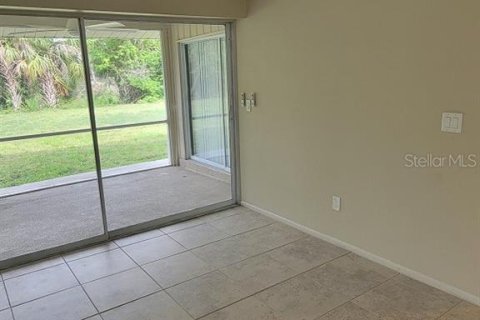 House in Port Charlotte, Florida 2 bedrooms, 114.55 sq.m. № 2117540 - photo 12