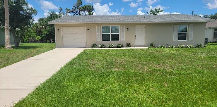 House in Port Charlotte, Florida 2 bedrooms, 114.55 sq.m. № 2117540