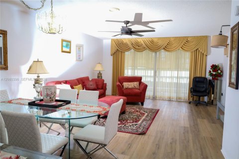 Condo in Miami, Florida, 2 bedrooms  № 2260283 - photo 8
