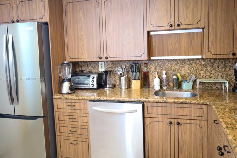 Condo in Miami, Florida, 2 bedrooms  № 2260283 - photo 4