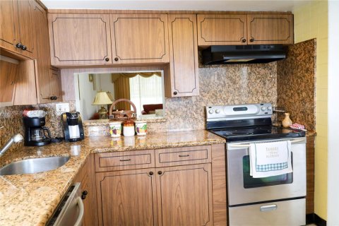 Condo in Miami, Florida, 2 bedrooms  № 2260283 - photo 5