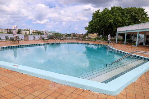 Condo in Miami, Florida, 2 bedrooms  № 2260283 - photo 15