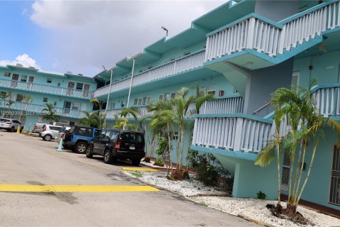 Condo in Miami, Florida, 2 bedrooms № 2260283