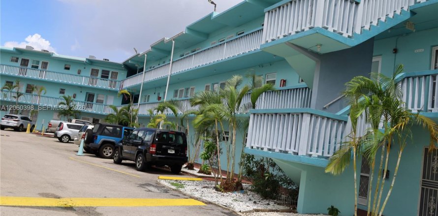 Condo in Miami, Florida, 2 bedrooms  № 2260283
