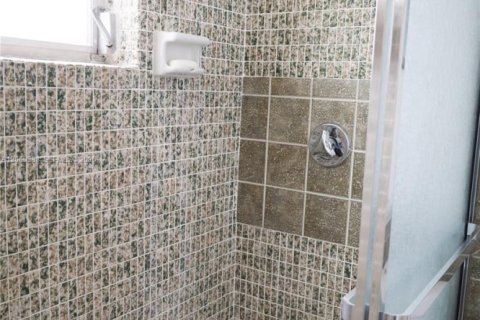 Condo in Miami, Florida, 2 bedrooms  № 2260283 - photo 10
