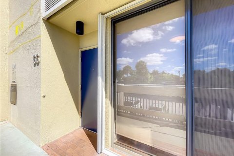 Condo in Pompano Beach, Florida, 2 bedrooms № 2083548 - photo 9