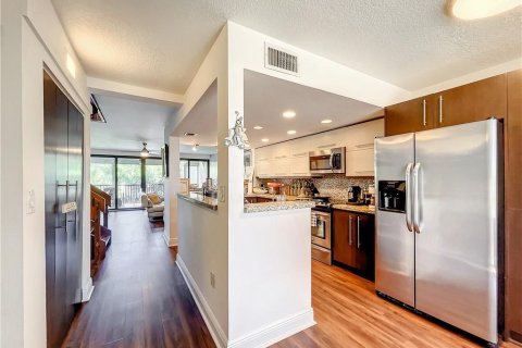 Condo in Pompano Beach, Florida, 2 bedrooms № 2083548 - photo 16