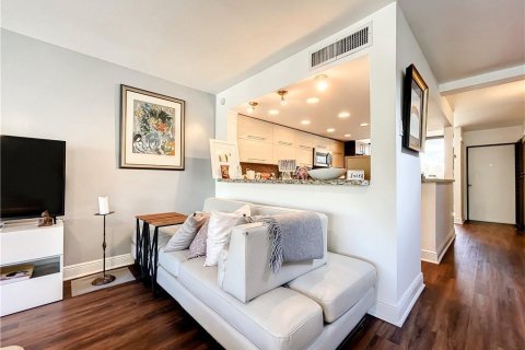 Condo in Pompano Beach, Florida, 2 bedrooms № 2083548 - photo 29