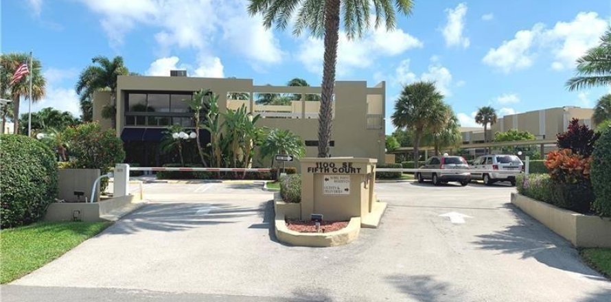 Condo in Pompano Beach, Florida, 2 bedrooms № 2083548