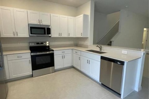 Townhouse in San Antonio, Florida 3 bedrooms, 151.8 sq.m. № 2259291 - photo 4