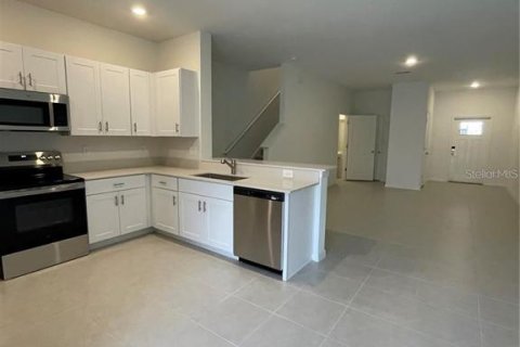 Townhouse in San Antonio, Florida 3 bedrooms, 151.8 sq.m. № 2259291 - photo 6
