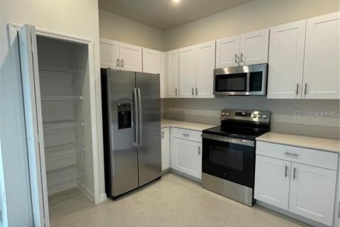 Townhouse in San Antonio, Florida 3 bedrooms, 151.8 sq.m. № 2259291 - photo 5