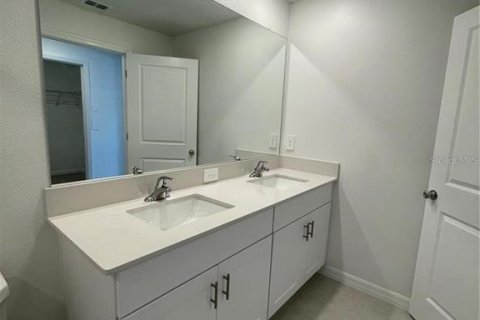 Townhouse in San Antonio, Florida 3 bedrooms, 151.8 sq.m. № 2259291 - photo 13