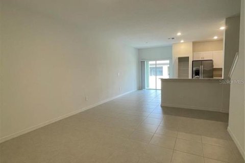 Townhouse in San Antonio, Florida 3 bedrooms, 151.8 sq.m. № 2259291 - photo 9