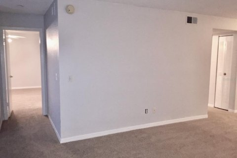 Condominio en alquiler en Orlando, Florida, 2 dormitorios, 91.79 m2 № 1915753 - foto 3