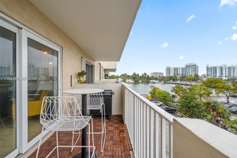 Copropriété à vendre à North Bay Village, Floride: 49.61 m2 № 2045946 - photo 11