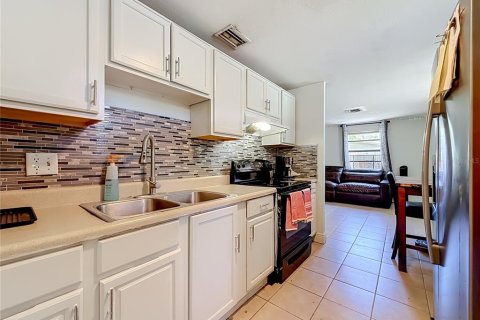House in Pinellas Park, Florida 2 bedrooms, 76.37 sq.m. № 2308378 - photo 10