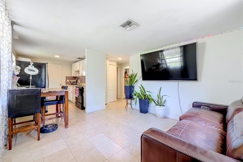 House in Pinellas Park, Florida 2 bedrooms, 76.37 sq.m. № 2308378 - photo 4