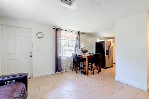 House in Pinellas Park, Florida 2 bedrooms, 76.37 sq.m. № 2308378 - photo 5