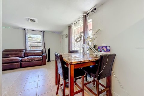 House in Pinellas Park, Florida 2 bedrooms, 76.37 sq.m. № 2308378 - photo 7