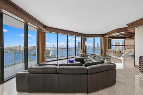Купить кондоминиум в Авентура, Флорида 2 спальни, 298.31м2, № 1867657 - фото 3