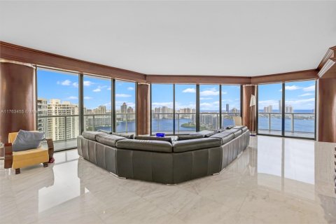 Купить кондоминиум в Авентура, Флорида 2 спальни, 298.31м2, № 1867657 - фото 2