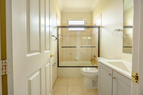 Villa ou maison à louer à Port St. Lucie, Floride: 3 chambres, 219.81 m2 № 2179361 - photo 15