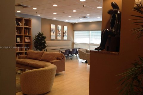 Купить кондоминиум в Майами, Флорида 2 спальни, 86.12м2, № 1970248 - фото 11