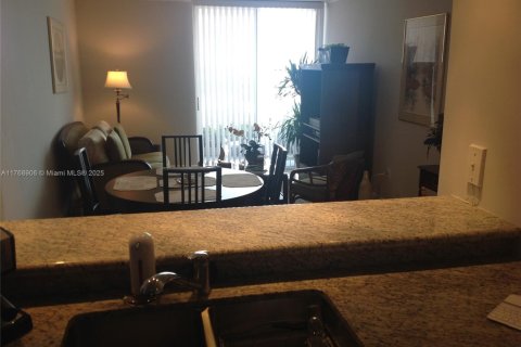 Купить кондоминиум в Майами, Флорида 2 спальни, 86.12м2, № 1970248 - фото 7