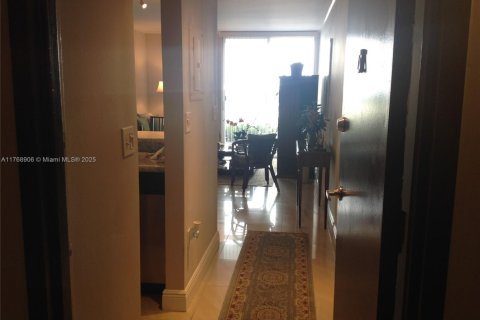 Купить кондоминиум в Майами, Флорида 2 спальни, 86.12м2, № 1970248 - фото 10