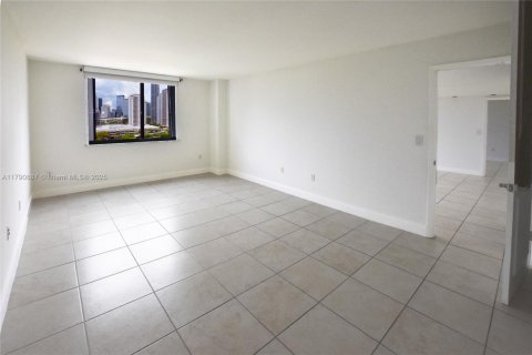 Condo in Miami, Florida, 2 bedrooms  № 1652605 - photo 19