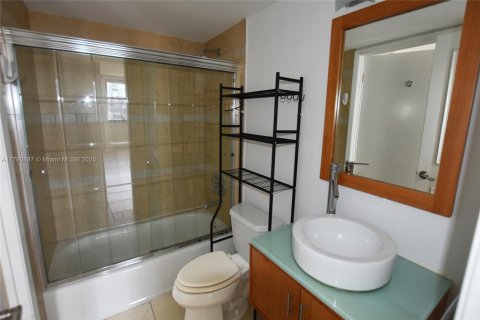 Condo in Miami, Florida, 2 bedrooms  № 1652605 - photo 12