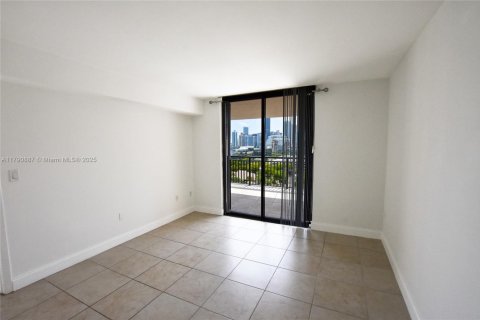Condo in Miami, Florida, 2 bedrooms  № 1652605 - photo 15